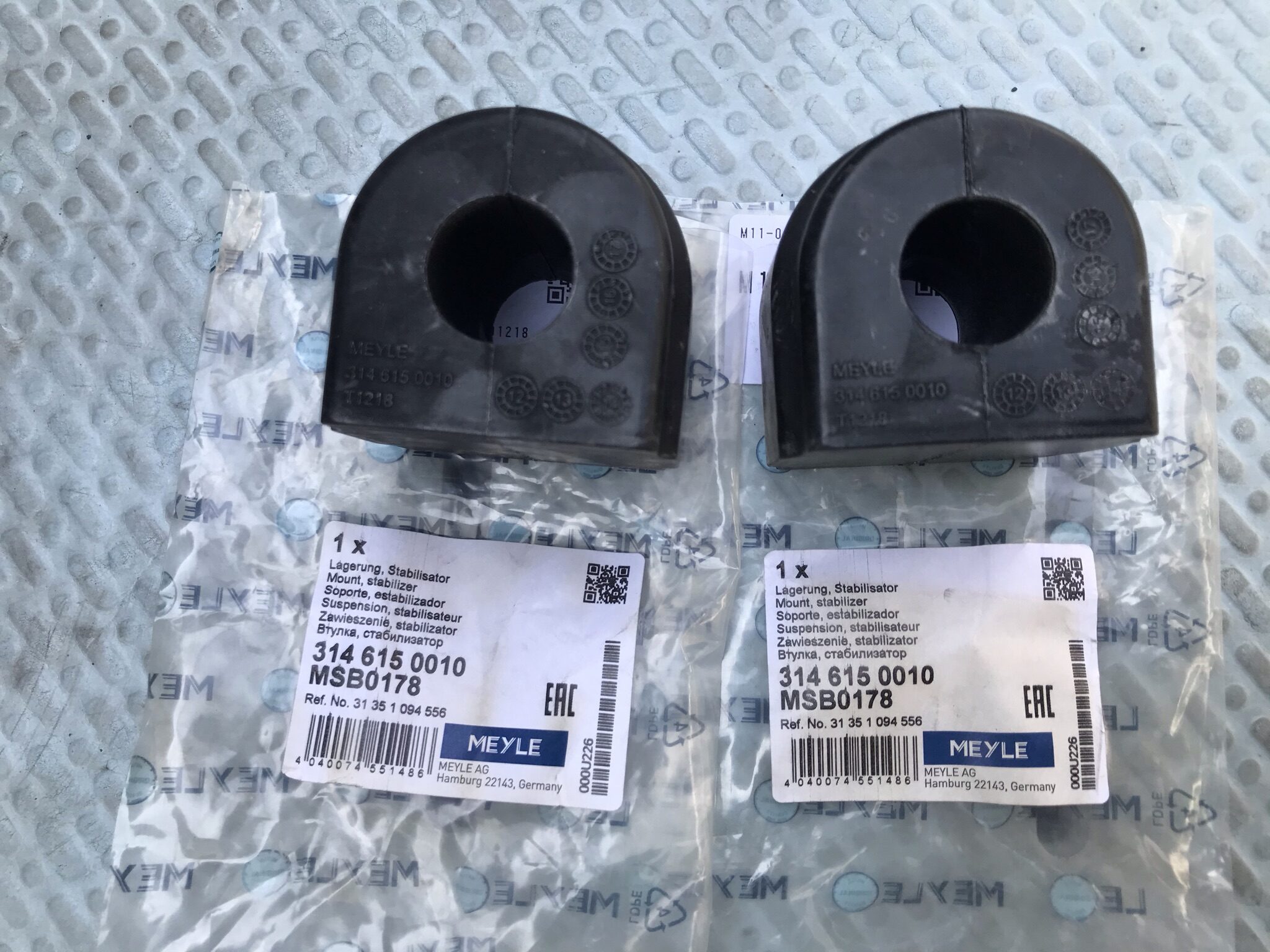 E46 330Ci Mスポーツのスタビライザーブッシュを交換した Relacing the sway bar bushings | BMW E46  カブリオレな話